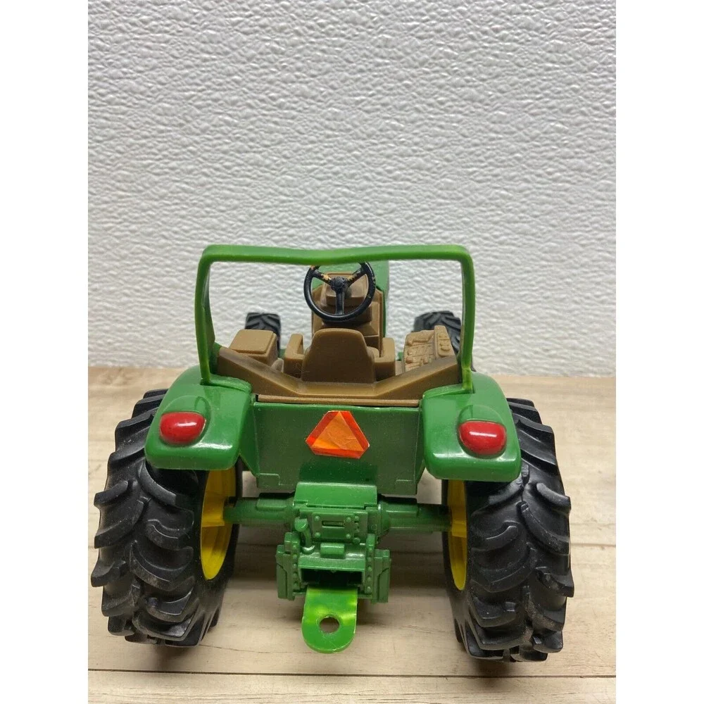 ERTL John Deere H0315WY00 Tractor And Vagon 1/16 Scale Metal & Plastic Toy